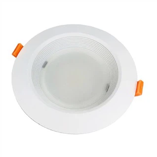 Oprawy LED z wycięciem 90 mm