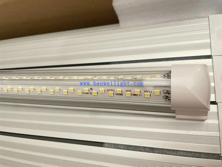 Żarówki fluorescencyjne LED o mocy 72 W w kształcie litery V i 8 stopkach