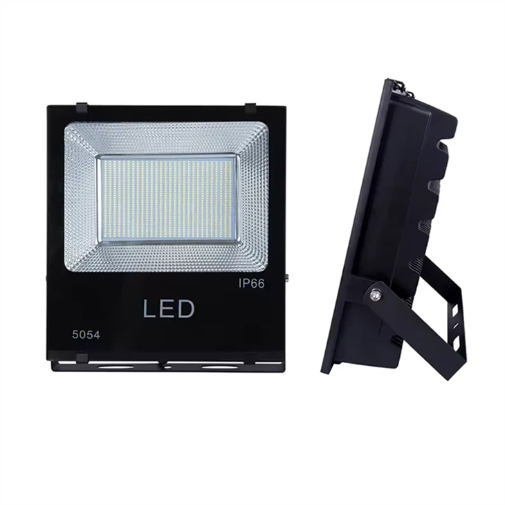 Kolorowy reflektor LED w czarnej obudowie