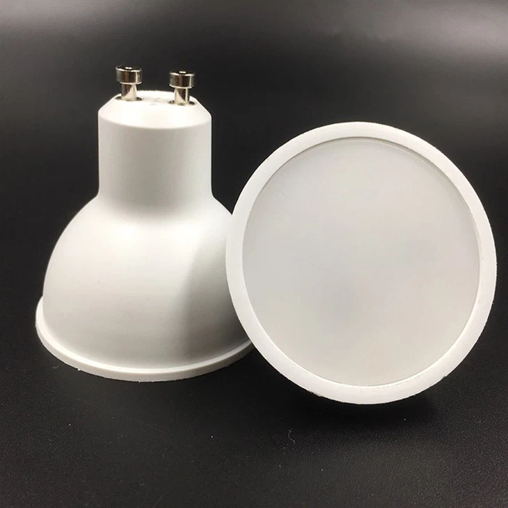 Wewnętrzna kierunkowa lampa LED z podstawą GU10/MR16