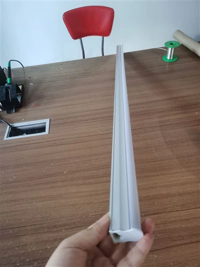 Zintegrowana świetlówka LED T5